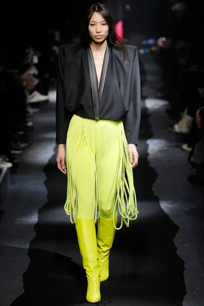 Look 15